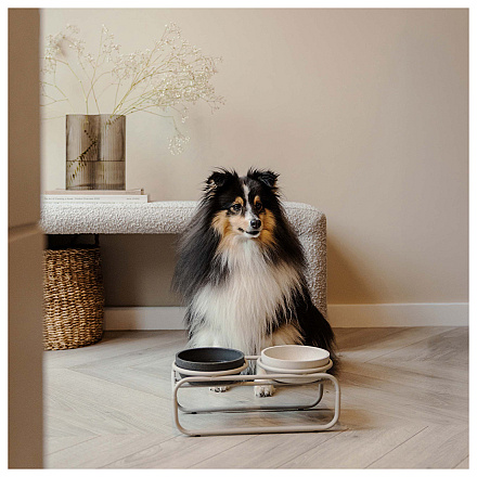 District 70 Voerbakstandaard Butler Beige